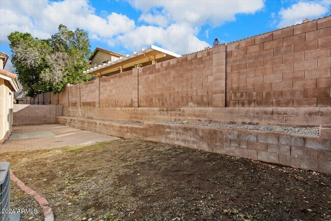 Building Photo - 3305 N Everest