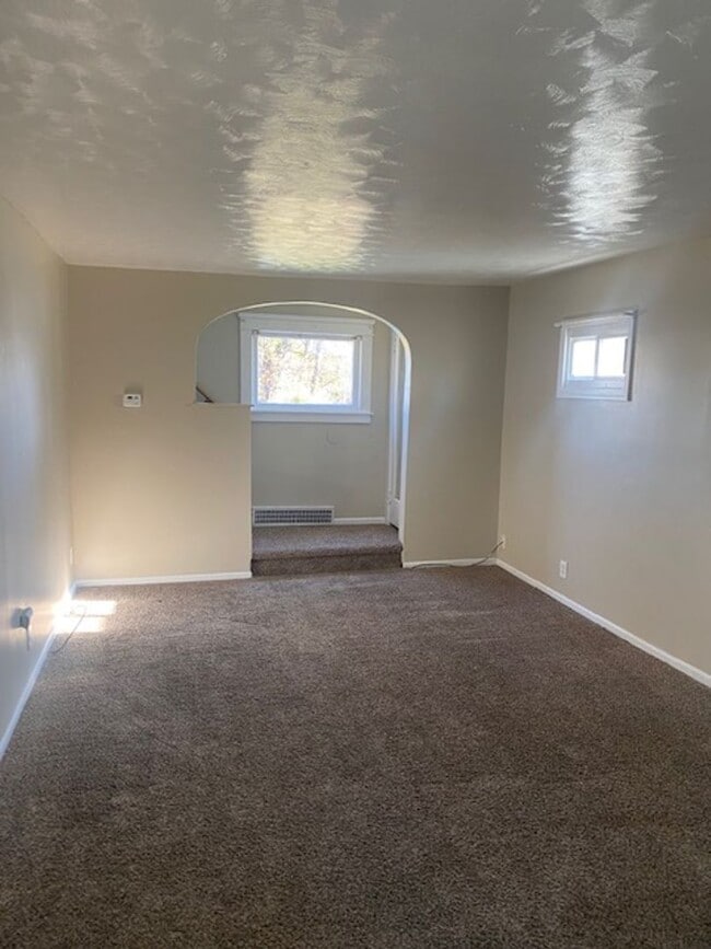 Building Photo - Charming Three Bedroom home close to Lakev...
