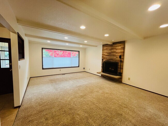 Building Photo - Charming One-Level Home in Garden Home — Near Washington Square & Trader Joe’s! Landscaping Inclu...