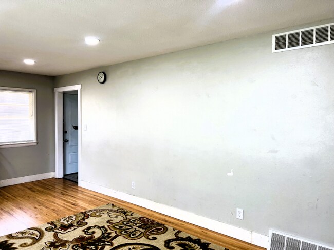 Building Photo - 7720 E Clay St