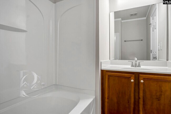 Building Photo - 513 Lanesborough Dr