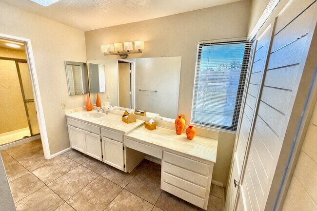 Building Photo - 2bd townhouse in Winterhaven