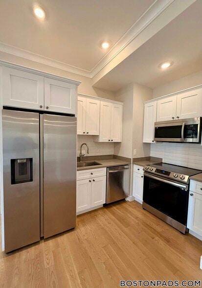 Building Photo - 16-18 Highgate St.