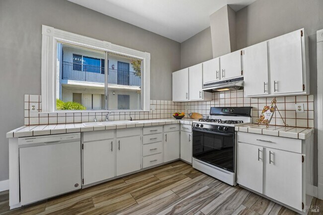 Building Photo - 517 Branciforte St