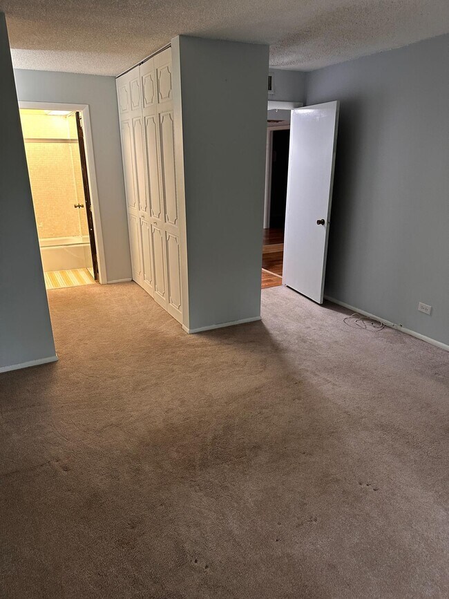 Building Photo - 3680 Inverrary Dr