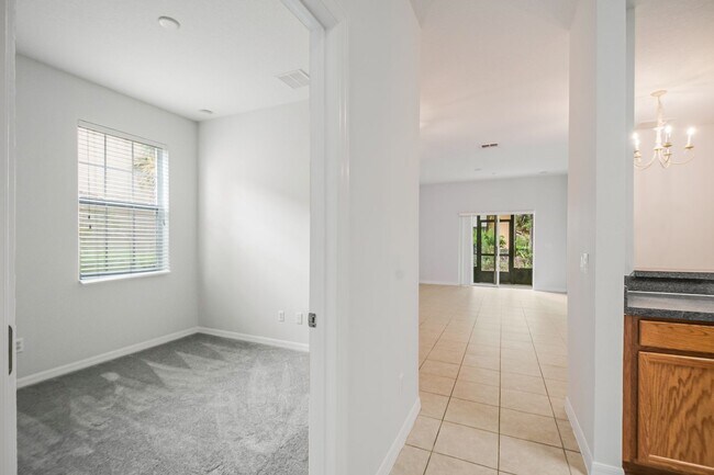 Building Photo - Spacious 3/2 Condo in the Gated Oakwater Community with Single Car Garage! Brand new carpets and ...