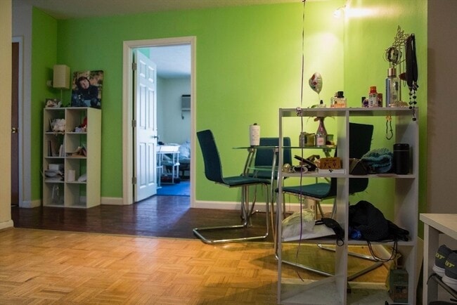 Building Photo - 164 Galen St