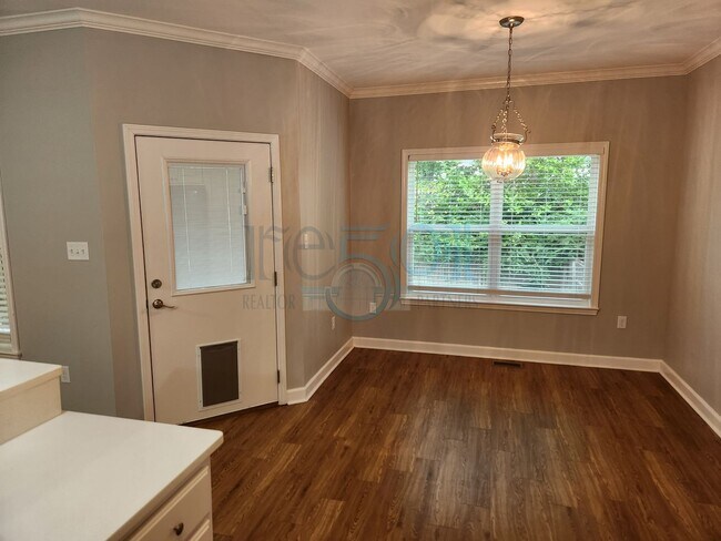 Building Photo - Gorgeous Find In West Little Rock!