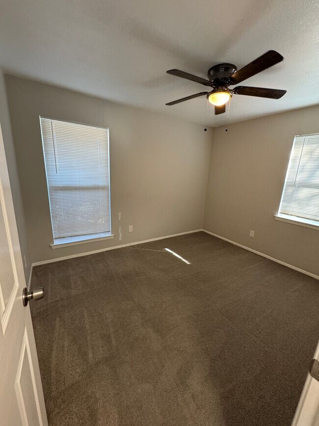 Building Photo - Welcome Home to Peace, Space & Comfort