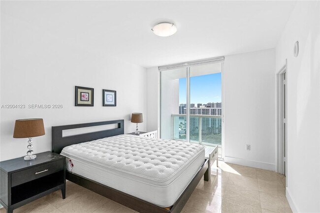 Building Photo - 19400 Turnberry Way