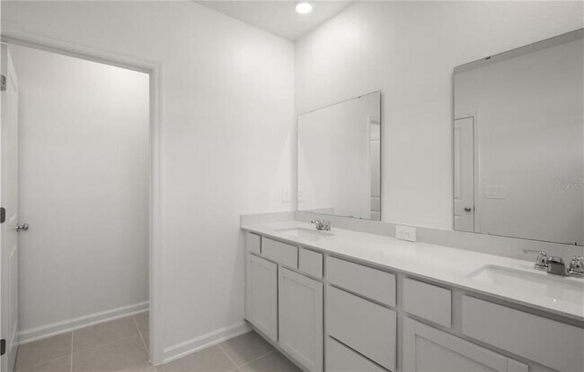 Building Photo - 2865 Pierr St