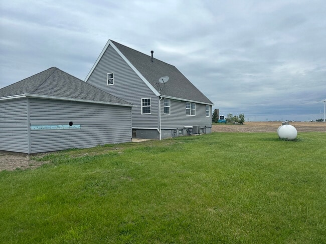 Building Photo - 11050 S Lasalle Rd