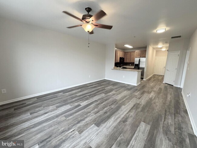 Building Photo - 525 Highland Ests