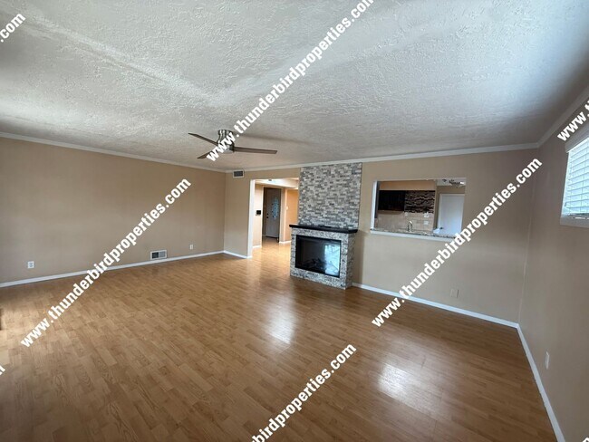 Building Photo - 2108 Muriel St NE