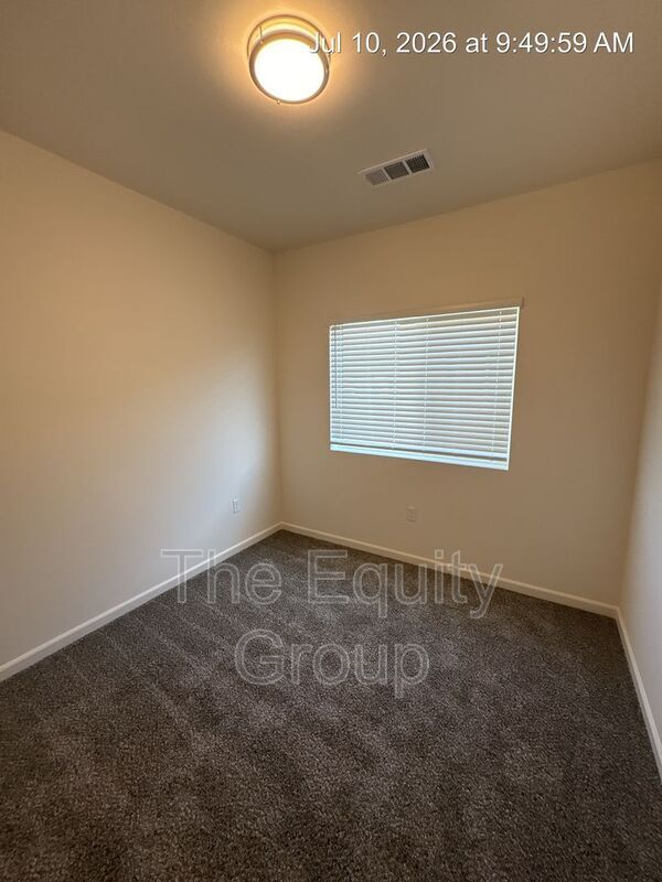 Building Photo - 735 S Pinkham St