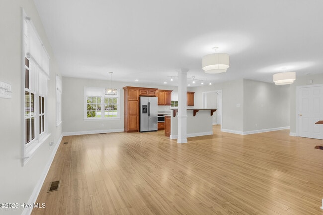 Building Photo - 1609 Lucerne Way