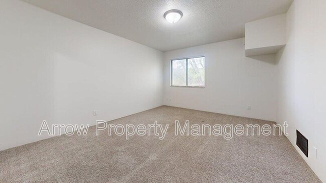 Building Photo - 207 E Arbor Ave