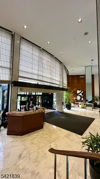 Building Photo - 1 Claridge Dr