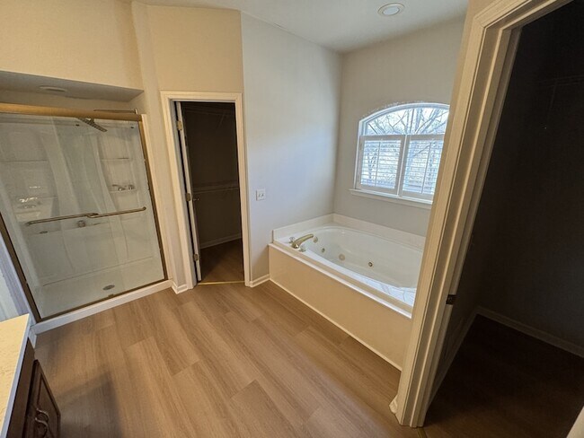 Building Photo - 307 Oak Meadow Ln