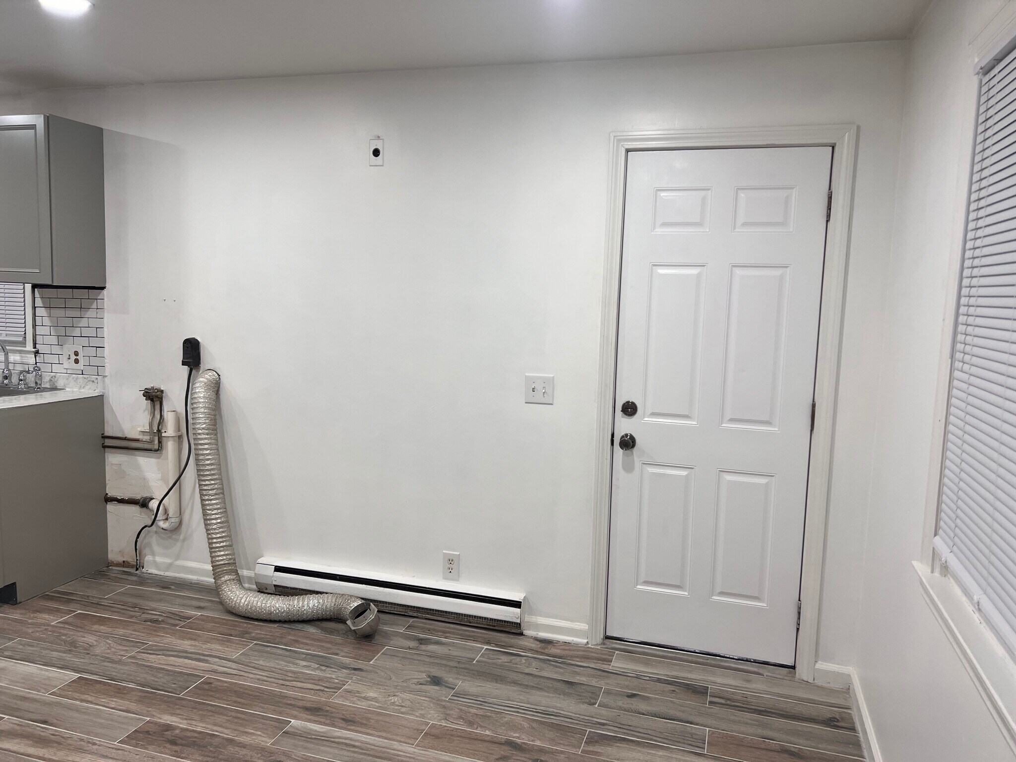 Eat in kitchen - 21 N Spring St