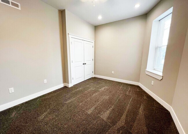 Building Photo - 3216 Bishop St