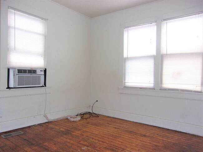 Building Photo - 523 SW 26th St