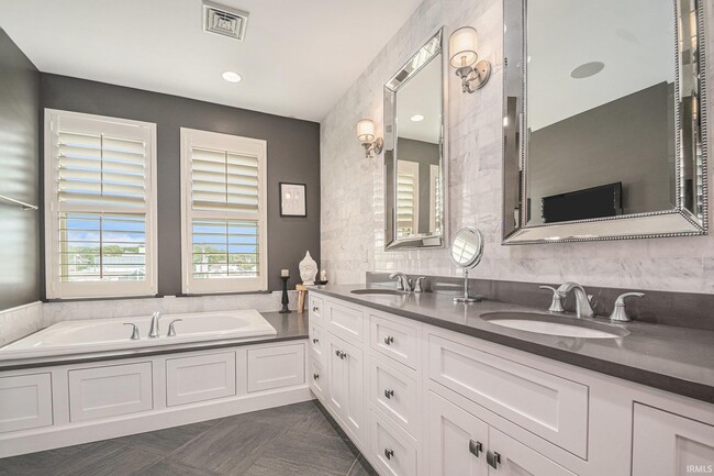 Building Photo - 112 S Niles Ave