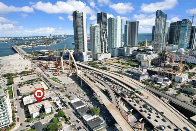 Building Photo - 1315 NE Miami Ct