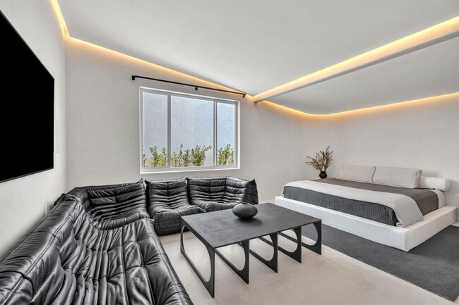 Building Photo - 120 NE 25th St