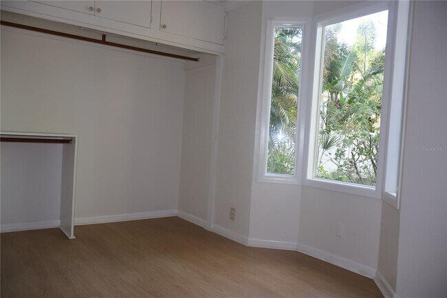 Building Photo - 3815 W De Leon St