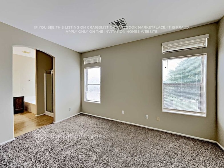 Building Photo - 1640 S 171st Dr