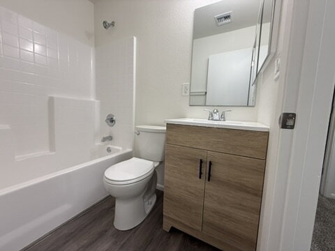 Building Photo - 3 bed 2 bath with garage $1,400 Rent