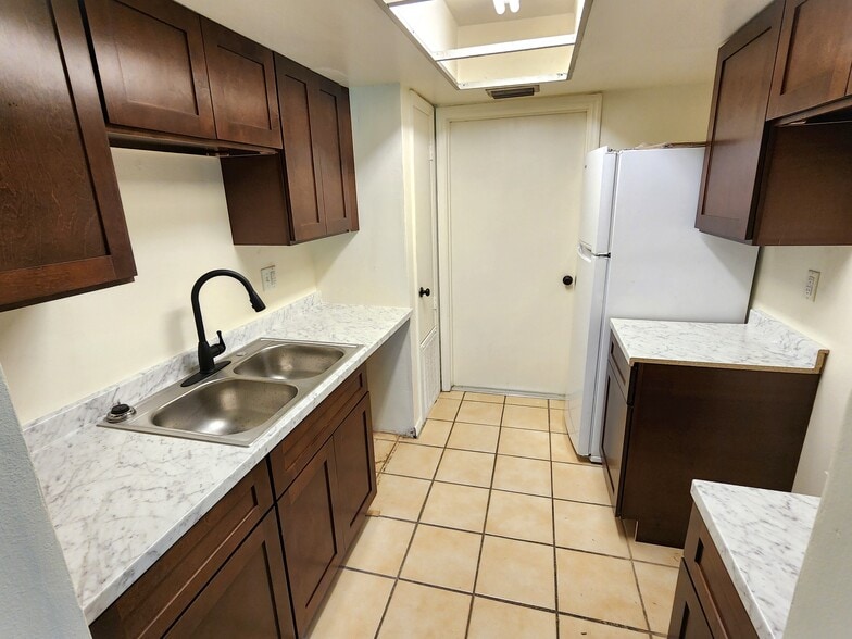 Building Photo - 115 Coral Way E