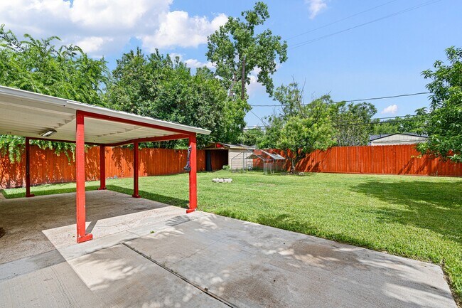 Building Photo - 5718 Greencraig Dr