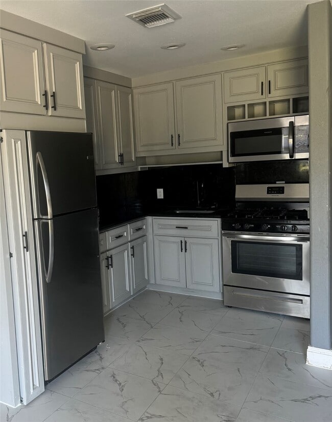 Building Photo - 1107 E 40th 1/2 St