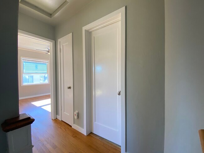 Hallway-View 1 - 1410 Glenfield Ave