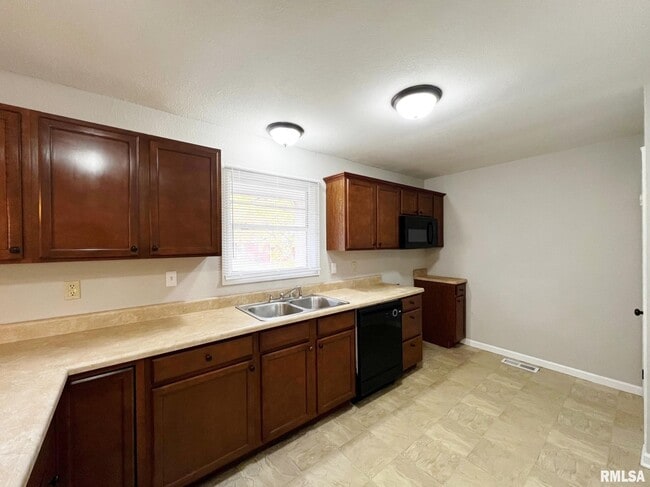 Building Photo - 2109 N Windermere Ave