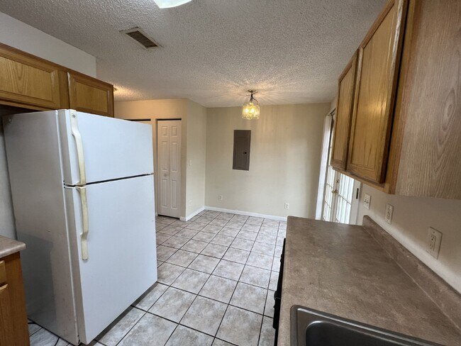 Building Photo - Apartment for Rent