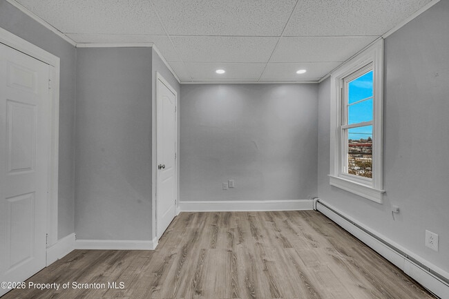 Building Photo - 8 Green Ridge St