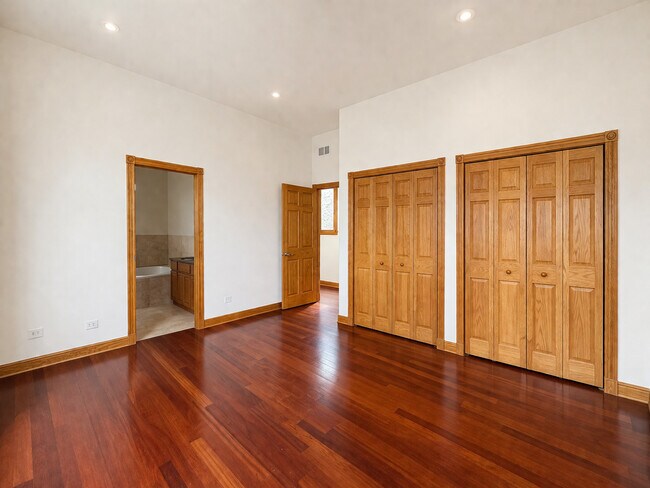 Building Photo - 1644 W Le Moyne St