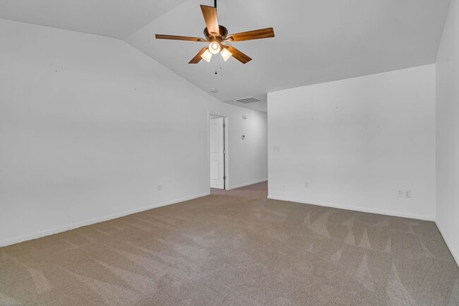 Building Photo - 3 bedroom 2 bath 2 Car Garage with fenced yard  for rent, Hollister, MO