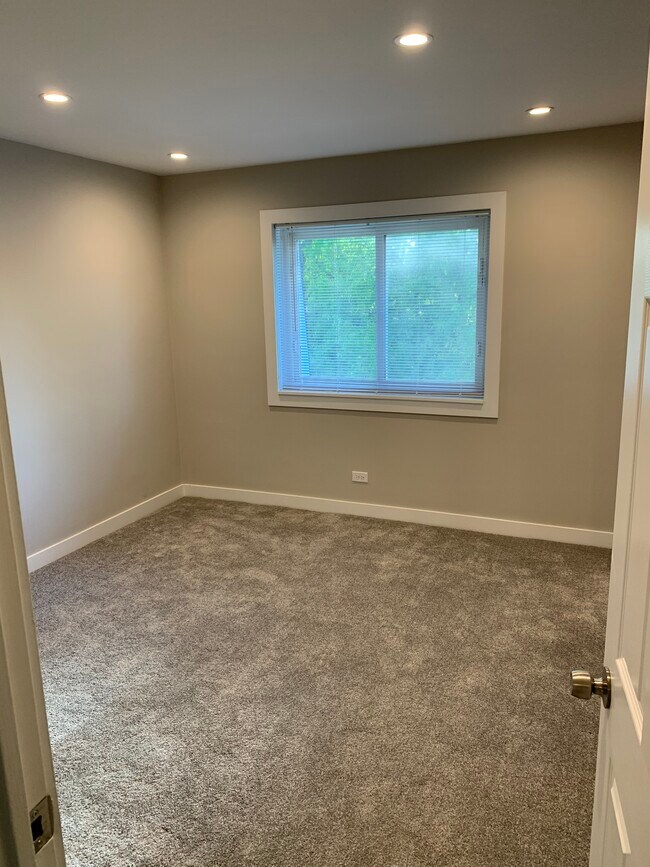 Building Photo - 9382 Bay Colony Dr