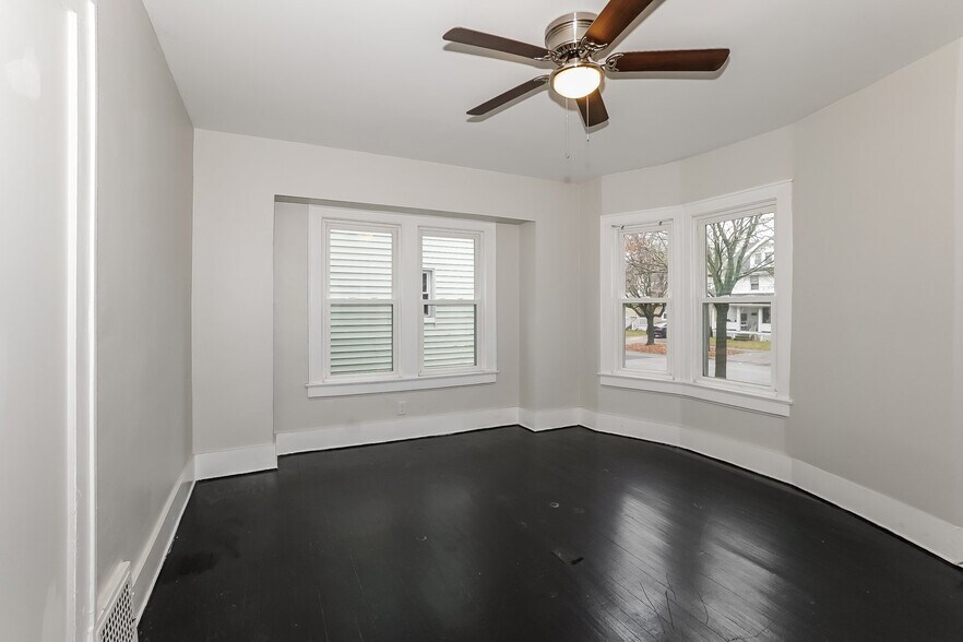 Building Photo - 691 Noble Ave