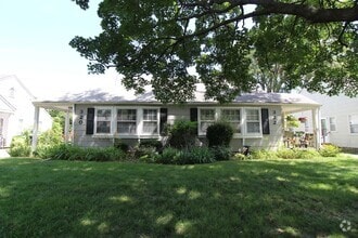 Building Photo - One Bedroom Duplex in North Kansas City