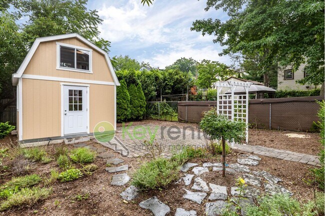 Building Photo - Spacious 3BR Home with Finished Attic, Fenced Yard & Easy NYC Commute – No Broker Fee