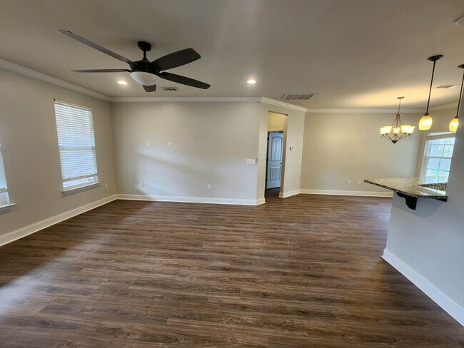 Building Photo - 102 Quince Ave