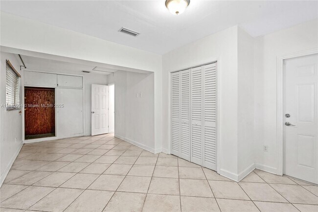 Building Photo - 8475 SW 43rd St