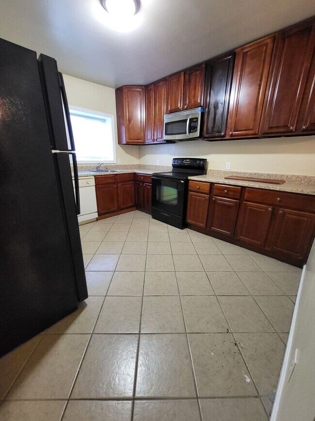 Building Photo - 2 Bed with Finished Basement