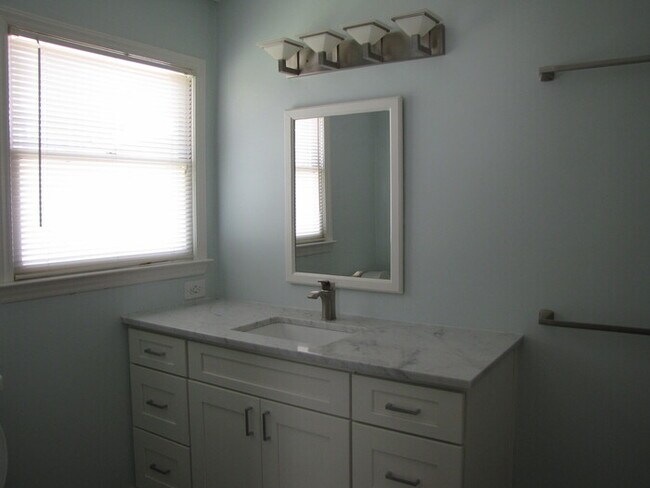 Building Photo - 513 Chivalry Dr