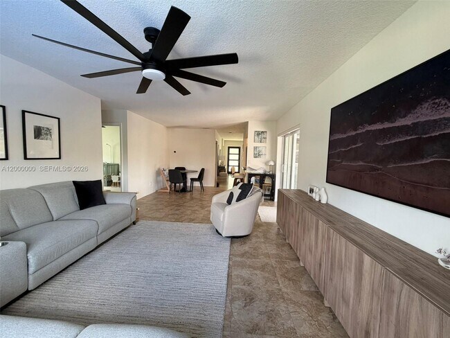 Building Photo - 5704 SW 116th Ave